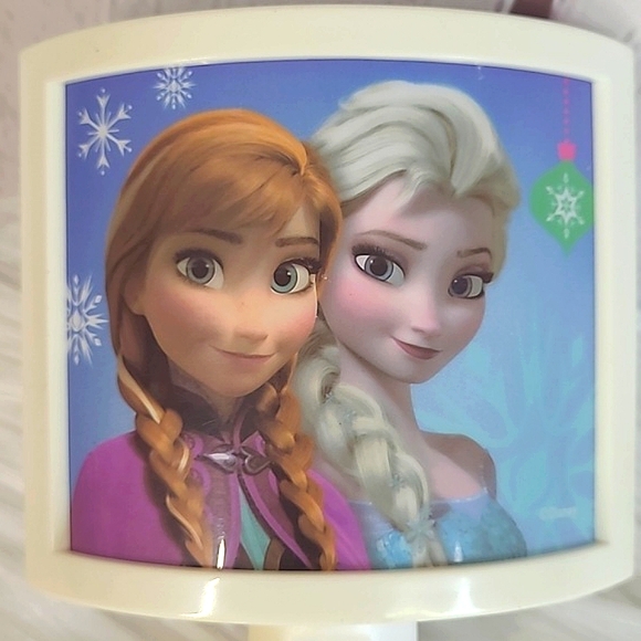 Disney Frozen Elsa & Anna Plug In Night Light - Picture 3 of 13